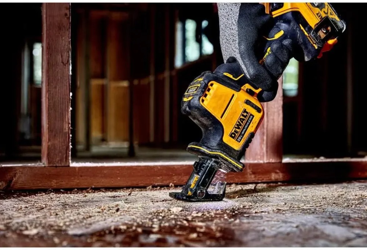 DEWALT DCS369 20V MAX* Sega a  - Woodworking Rasp recensione e prezzo